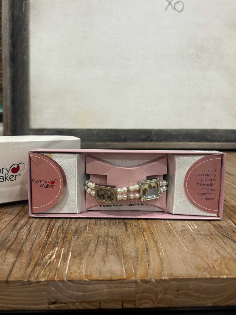 Memory Maker Photo Bracelet 7" Stretch Pearl Bracelet Holds 4 Photos NIB